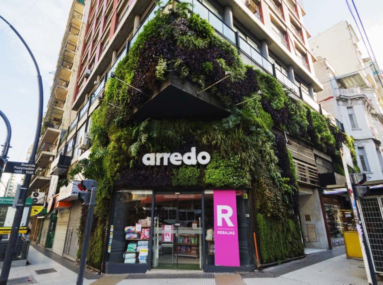 Jardín vertical exterior en Arredo Pueyrredón